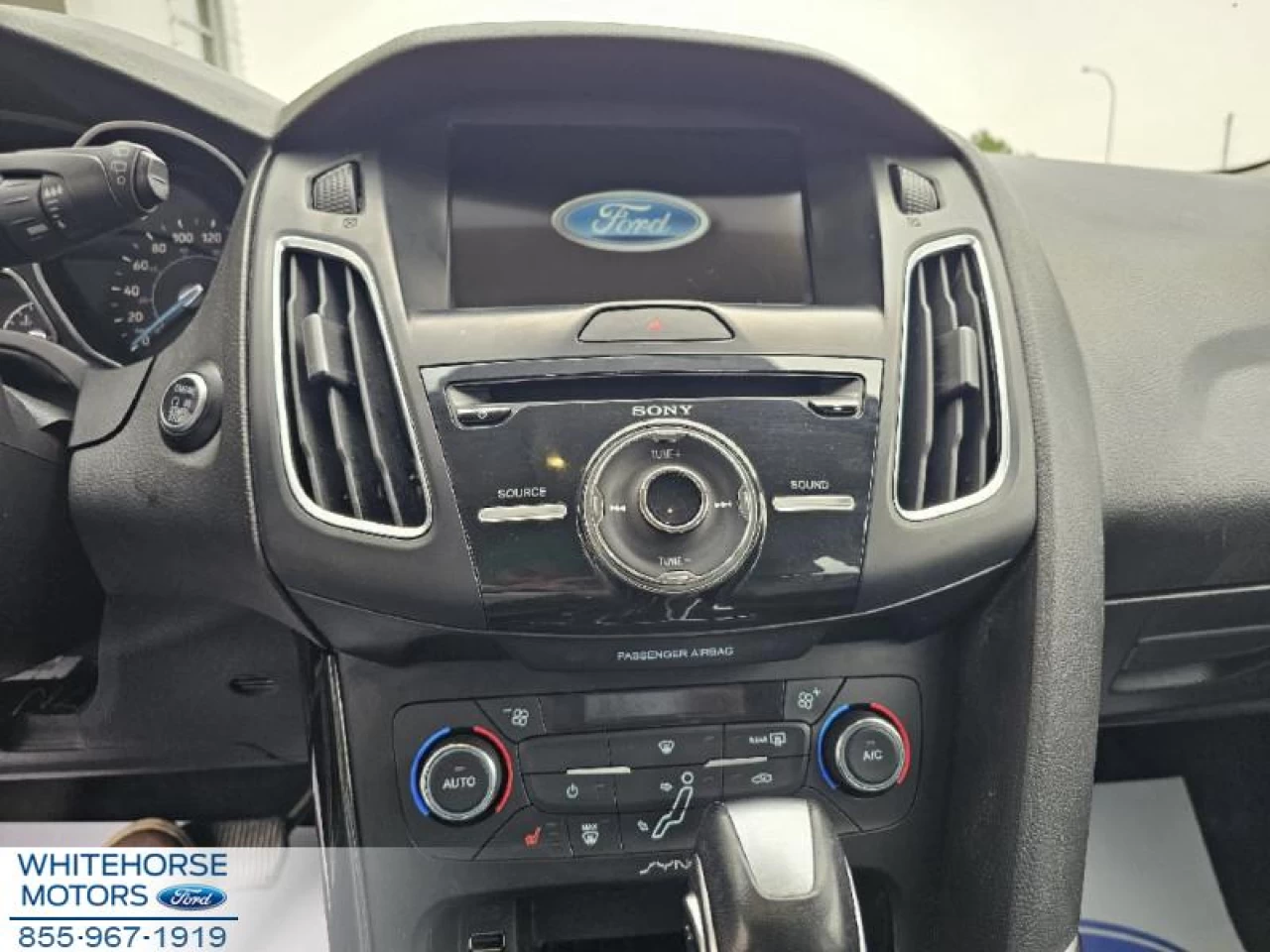 2017 Ford Focus Titanium Hatch Image principale